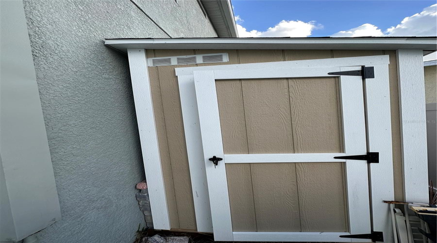 Tampa, Florida 33607, 4 Bedroom Bedrooms, ,2 Bathroombathrooms,Residential,For Sale,Walnut,0,Mfro6427775