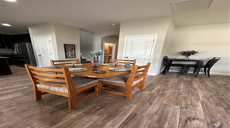 Tampa, Florida 33607, 4 Bedroom Bedrooms, ,2 Bathroombathrooms,Residential,For Sale,Walnut,0,Mfro6427775