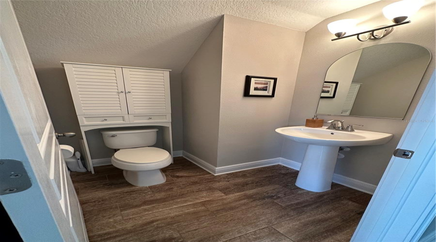 Tampa, Florida 33607, 4 Bedroom Bedrooms, ,2 Bathroombathrooms,Residential,For Sale,Walnut,0,Mfro6427775