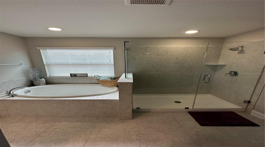 Tampa, Florida 33607, 4 Bedroom Bedrooms, ,2 Bathroombathrooms,Residential,For Sale,Walnut,0,Mfro6427775