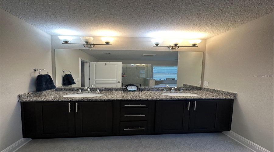 Tampa, Florida 33607, 4 Bedroom Bedrooms, ,2 Bathroombathrooms,Residential,For Sale,Walnut,0,Mfro6427775