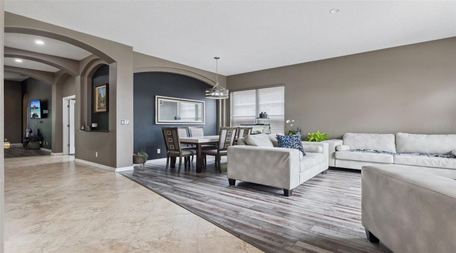 Apopka, Florida 32703, 4 Bedroom Bedrooms, ,2 Bathroombathrooms,Residential,For Sale,Golden Ivy,0,Mfro6429550