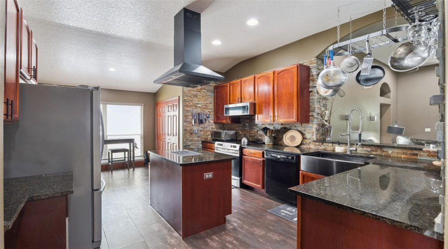 Apopka, Florida 32703, 4 Bedroom Bedrooms, ,2 Bathroombathrooms,Residential,For Sale,Golden Ivy,0,Mfro6429550