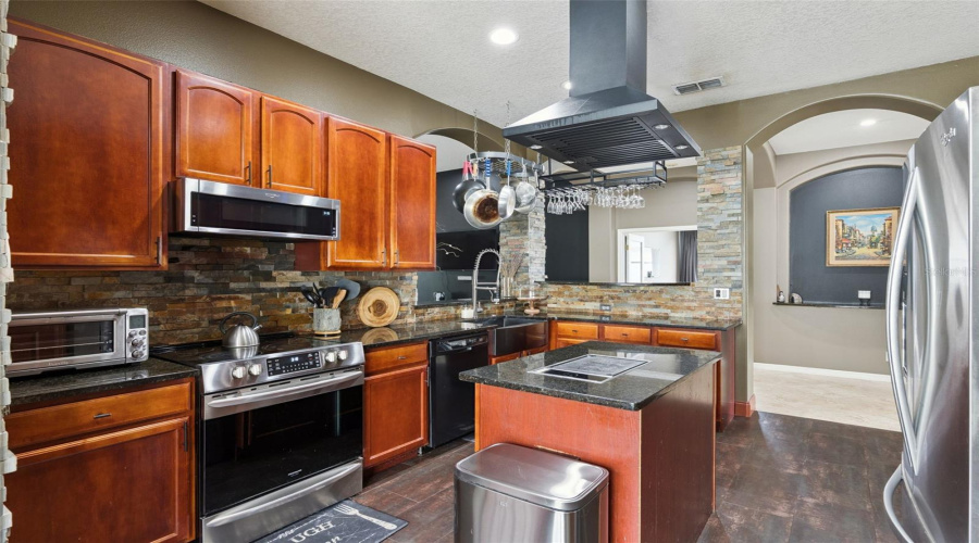 Apopka, Florida 32703, 4 Bedroom Bedrooms, ,2 Bathroombathrooms,Residential,For Sale,Golden Ivy,0,Mfro6429550