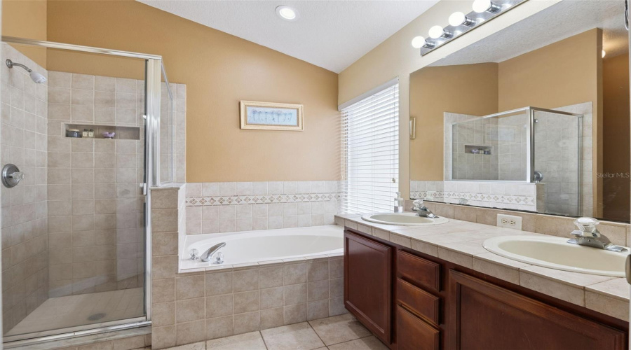Apopka, Florida 32703, 4 Bedroom Bedrooms, ,2 Bathroombathrooms,Residential,For Sale,Golden Ivy,0,Mfro6429550