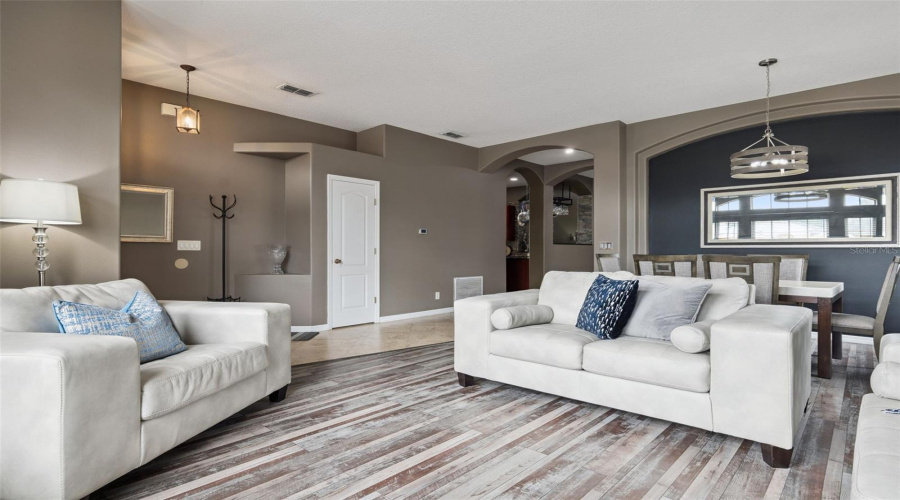 Apopka, Florida 32703, 4 Bedroom Bedrooms, ,2 Bathroombathrooms,Residential,For Sale,Golden Ivy,0,Mfro6429550