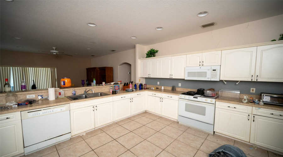 Melbourne, Florida 32901, 4 Bedroom Bedrooms, ,3 Bathroombathrooms,Residential,For Sale,Forest Creek,0,Mfro6429808