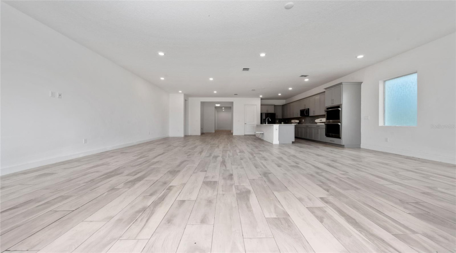 Winter Garden, Florida 34787, 5 Bedroom Bedrooms, ,4 Bathroombathrooms,Residential,For Sale,Bowery,0,Mfro6415123