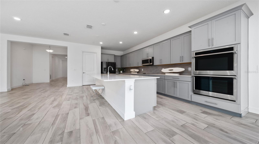 Winter Garden, Florida 34787, 5 Bedroom Bedrooms, ,4 Bathroombathrooms,Residential,For Sale,Bowery,0,Mfro6415123