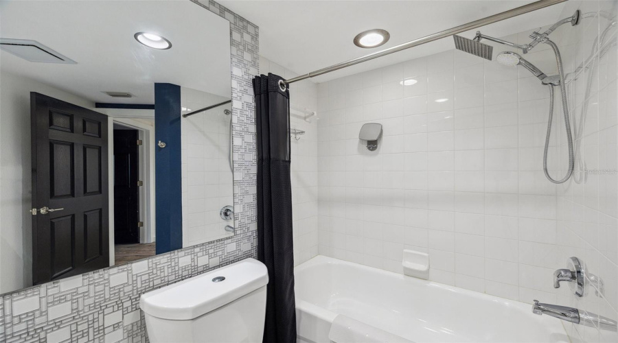 Largo, Florida 33771, 3 Bedroom Bedrooms, ,2 Bathroombathrooms,Residential,For Sale,Starkey,0,Mfrtb8353821