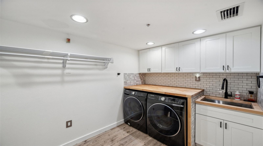Largo, Florida 33771, 3 Bedroom Bedrooms, ,2 Bathroombathrooms,Residential,For Sale,Starkey,0,Mfrtb8353821