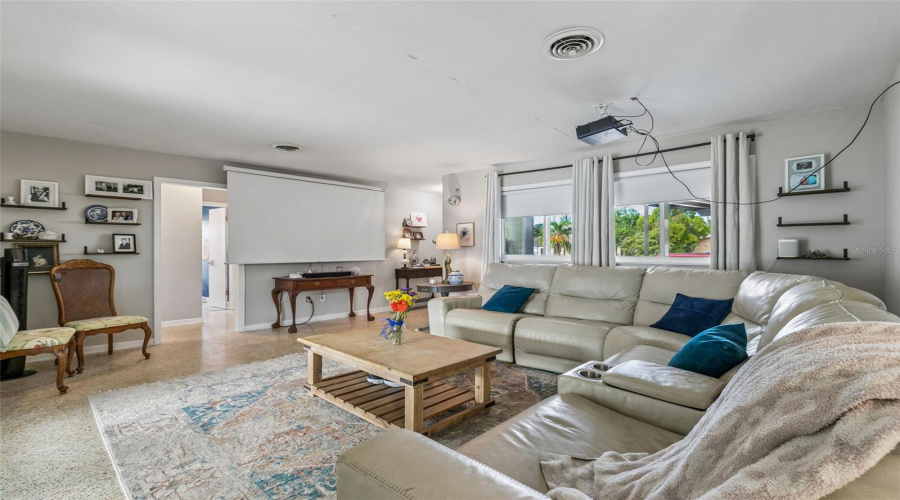 Orlando, Florida 32812, 3 Bedroom Bedrooms, ,2 Bathroombathrooms,Residential,For Sale,Fetrow,0,Mfro6435603