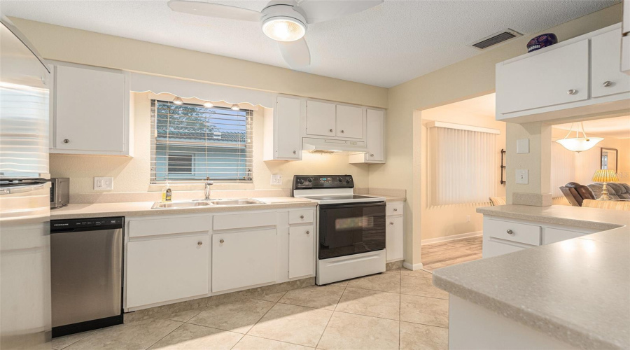 Seminole, Florida 33778, 2 Bedroom Bedrooms, ,2 Bathroombathrooms,Residential,For Sale,102Nd,0,Mfrtb8538351