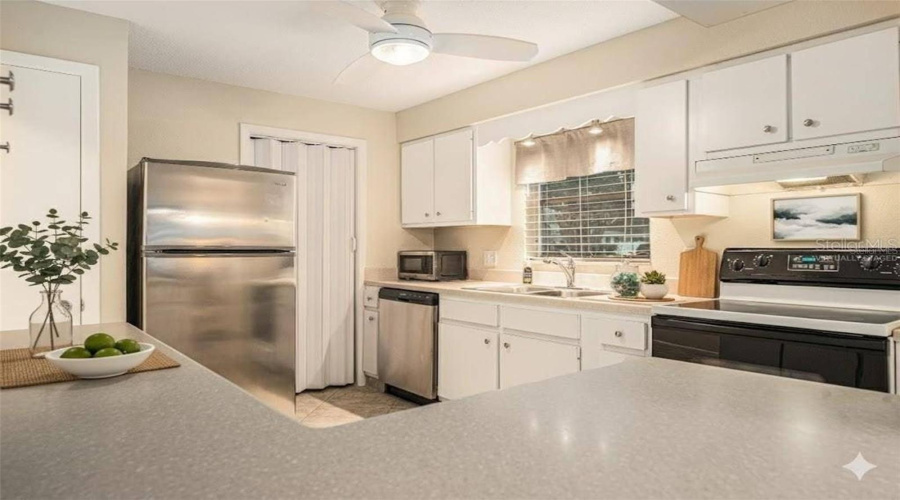 Seminole, Florida 33778, 2 Bedroom Bedrooms, ,2 Bathroombathrooms,Residential,For Sale,102Nd,0,Mfrtb8538351