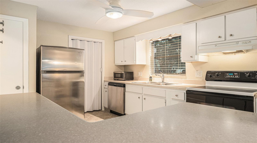 Seminole, Florida 33778, 2 Bedroom Bedrooms, ,2 Bathroombathrooms,Residential,For Sale,102Nd,0,Mfrtb8538351