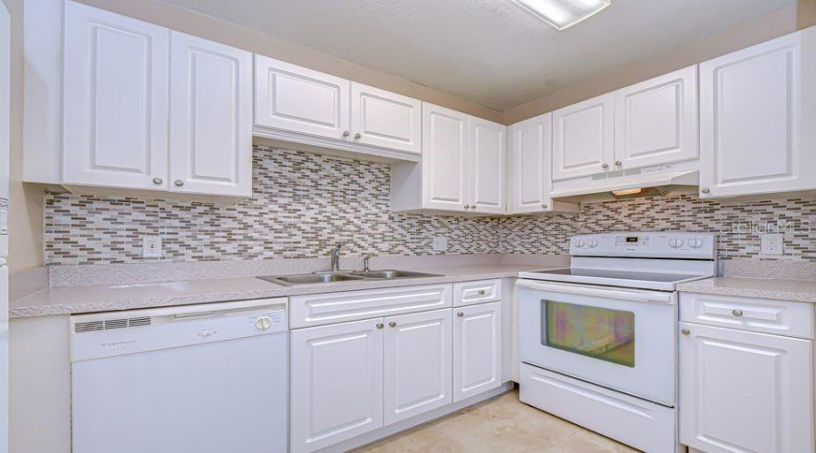 Tampa, Florida 33618, 2 Bedroom Bedrooms, ,1 Bathroombathrooms,Residential,For Sale,Orange Sunset,0,Mfrtb8455087