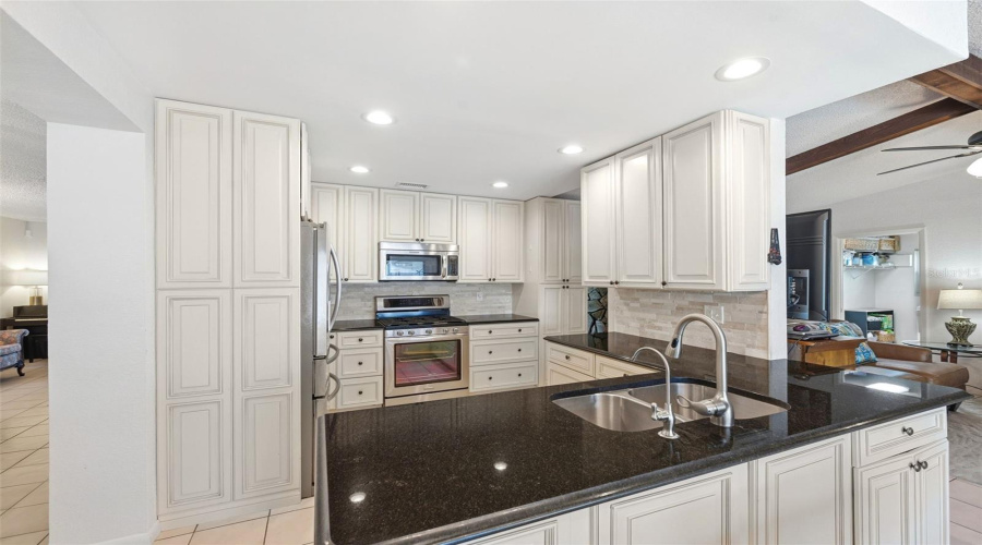 Largo, Florida 33773, 3 Bedroom Bedrooms, ,2 Bathroombathrooms,Residential,For Sale,97Th,0,Mfrtb8522027