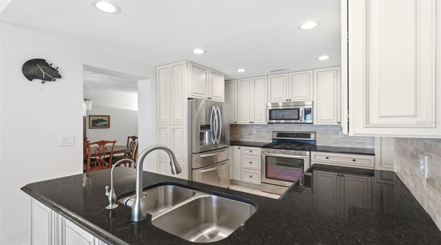 Largo, Florida 33773, 3 Bedroom Bedrooms, ,2 Bathroombathrooms,Residential,For Sale,97Th,0,Mfrtb8522027