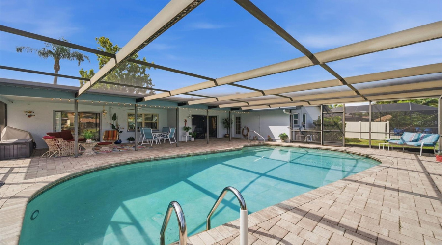 Largo, Florida 33773, 3 Bedroom Bedrooms, ,2 Bathroombathrooms,Residential,For Sale,97Th,0,Mfrtb8522027