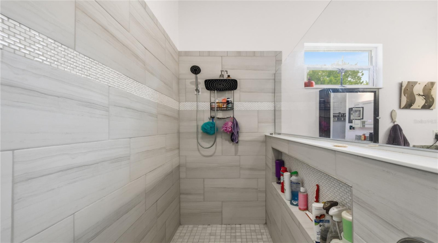 Main Bath Shower With Rain Shower Head
