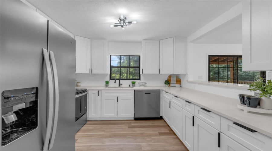 Tavares, Florida 32778, 4 Bedroom Bedrooms, ,2 Bathroombathrooms,Residential,For Sale,Cove,0,Mfrv4950732