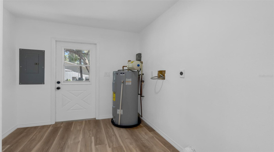Tavares, Florida 32778, 4 Bedroom Bedrooms, ,2 Bathroombathrooms,Residential,For Sale,Cove,0,Mfrv4950732