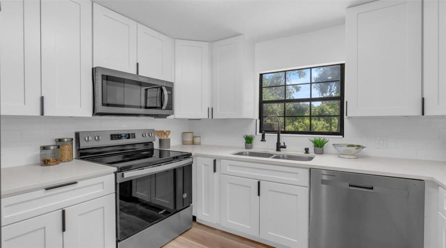 Tavares, Florida 32778, 4 Bedroom Bedrooms, ,2 Bathroombathrooms,Residential,For Sale,Cove,0,Mfrv4950732