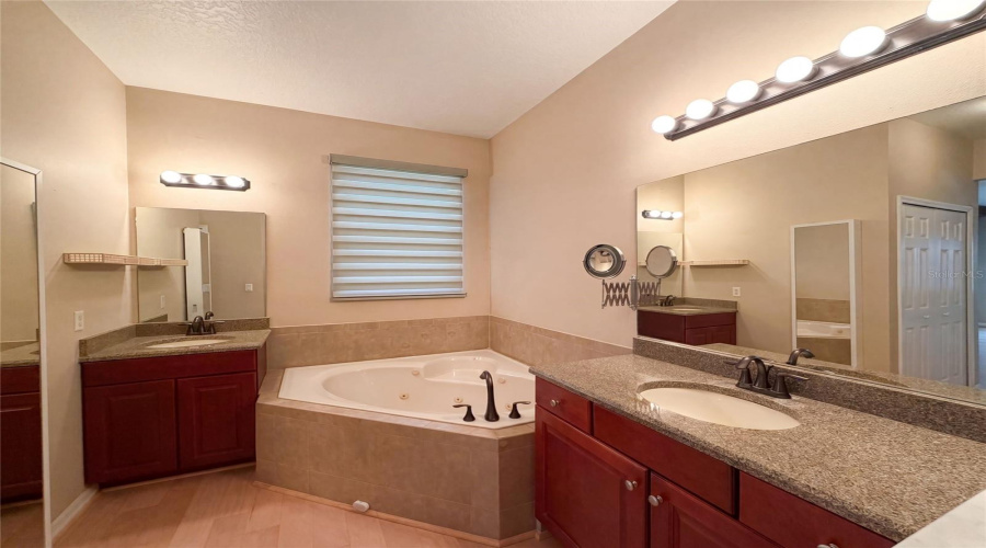 Leesburg, Florida 34748, 4 Bedroom Bedrooms, ,3 Bathroombathrooms,Residential,For Sale,Windsong Oak,0,Mfro6418852
