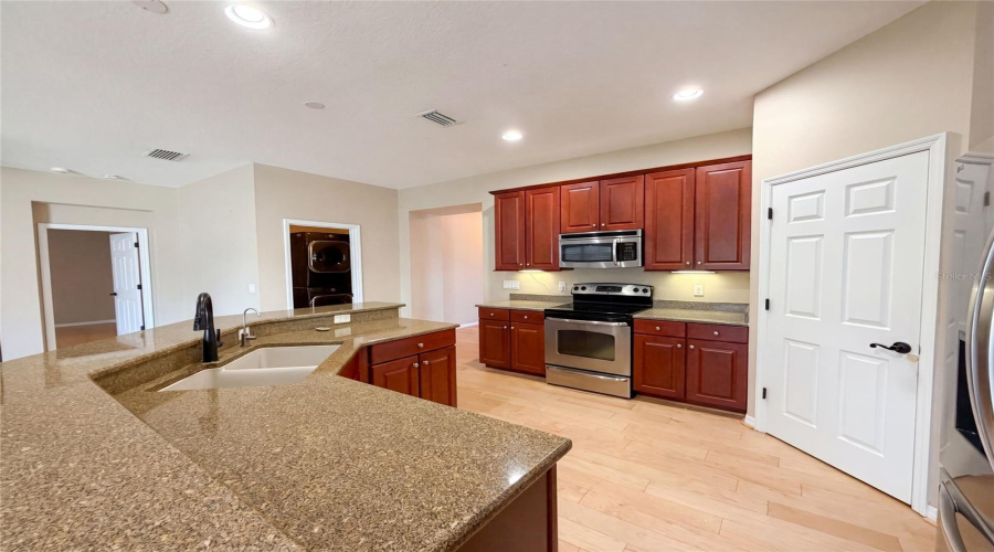 Leesburg, Florida 34748, 4 Bedroom Bedrooms, ,3 Bathroombathrooms,Residential,For Sale,Windsong Oak,0,Mfro6418852