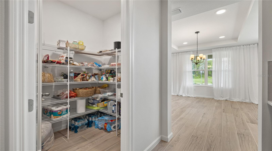 Winter Garden, Florida 34787, 5 Bedroom Bedrooms, ,5 Bathroombathrooms,Residential,For Sale,Glossy Pomelo,0,Mfro6406639