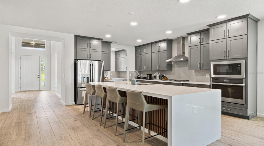 Winter Garden, Florida 34787, 5 Bedroom Bedrooms, ,5 Bathroombathrooms,Residential,For Sale,Glossy Pomelo,0,Mfro6406639