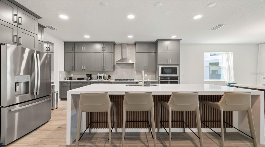 Winter Garden, Florida 34787, 5 Bedroom Bedrooms, ,5 Bathroombathrooms,Residential,For Sale,Glossy Pomelo,0,Mfro6406639