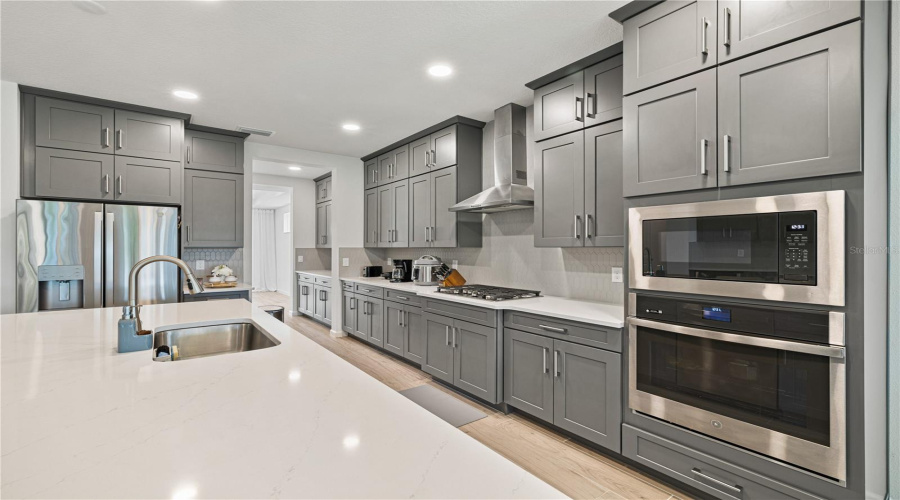 Winter Garden, Florida 34787, 5 Bedroom Bedrooms, ,5 Bathroombathrooms,Residential,For Sale,Glossy Pomelo,0,Mfro6406639