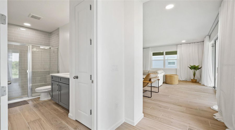 Winter Garden, Florida 34787, 5 Bedroom Bedrooms, ,5 Bathroombathrooms,Residential,For Sale,Glossy Pomelo,0,Mfro6406639
