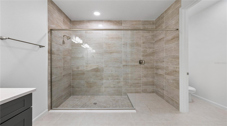 Winter Garden, Florida 34787, 5 Bedroom Bedrooms, ,5 Bathroombathrooms,Residential,For Sale,Glossy Pomelo,0,Mfro6406639