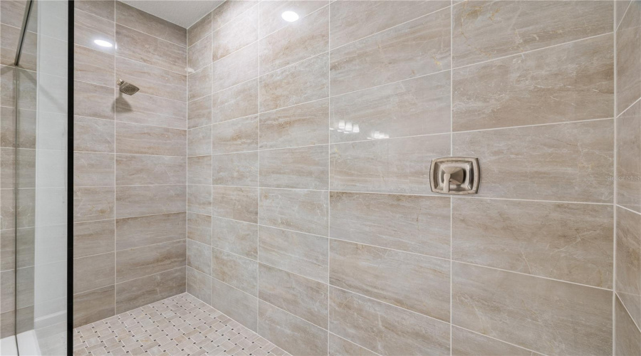 Winter Garden, Florida 34787, 5 Bedroom Bedrooms, ,5 Bathroombathrooms,Residential,For Sale,Glossy Pomelo,0,Mfro6406639