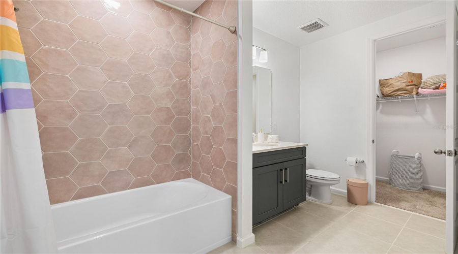 Winter Garden, Florida 34787, 5 Bedroom Bedrooms, ,5 Bathroombathrooms,Residential,For Sale,Glossy Pomelo,0,Mfro6406639