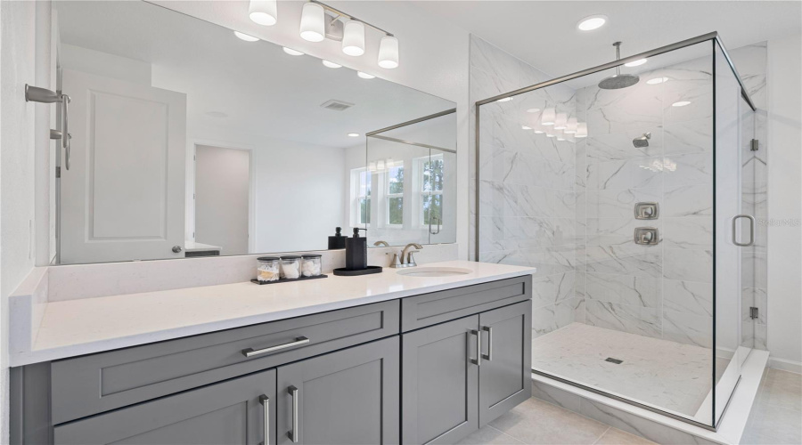 Winter Garden, Florida 34787, 5 Bedroom Bedrooms, ,5 Bathroombathrooms,Residential,For Sale,Glossy Pomelo,0,Mfro6406639