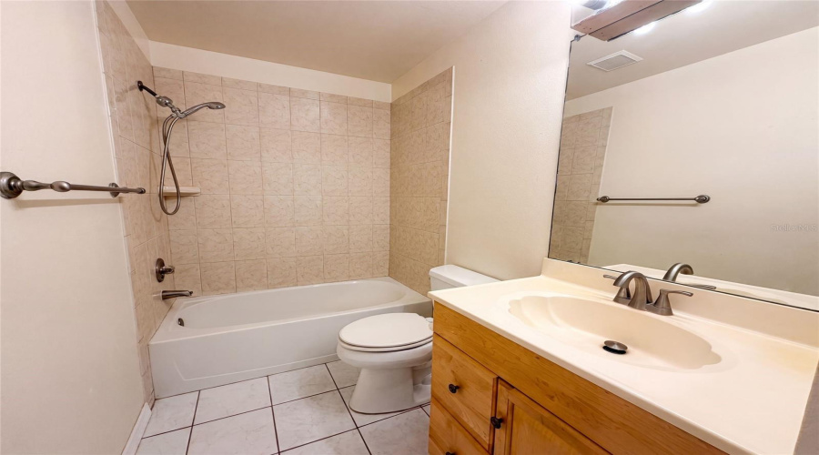 Tampa, Florida 33635, 4 Bedroom Bedrooms, ,2 Bathroombathrooms,Residential,For Sale,Hidden Hollow,0,Mfro6424056