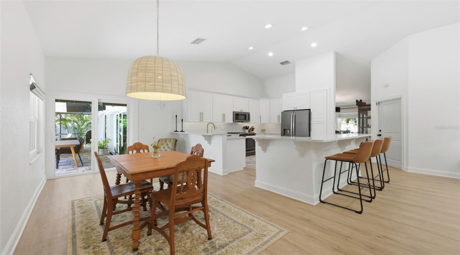Clearwater, Florida 33761, 4 Bedroom Bedrooms, ,3 Bathroombathrooms,Residential,For Sale,Lake Shore,0,Mfra4702568