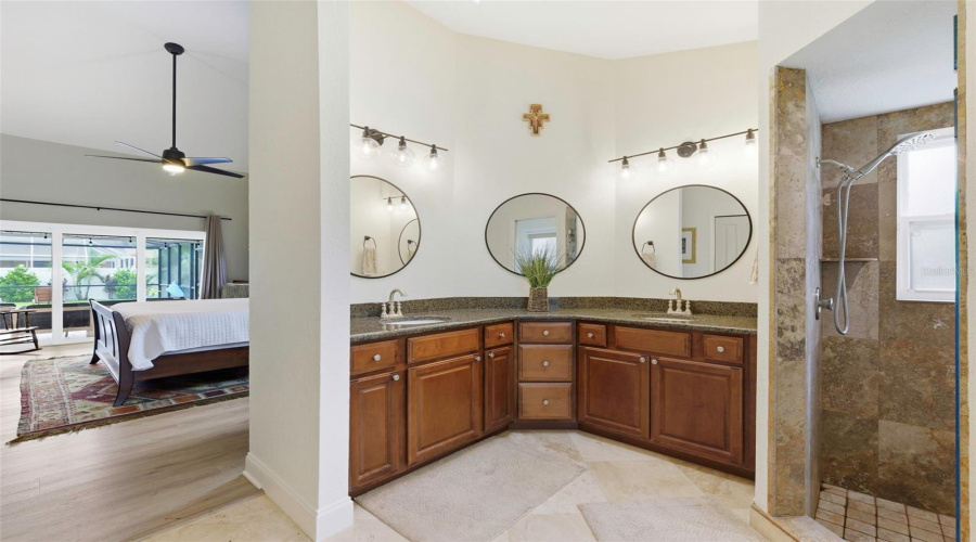 Clearwater, Florida 33761, 4 Bedroom Bedrooms, ,3 Bathroombathrooms,Residential,For Sale,Lake Shore,0,Mfra4702568