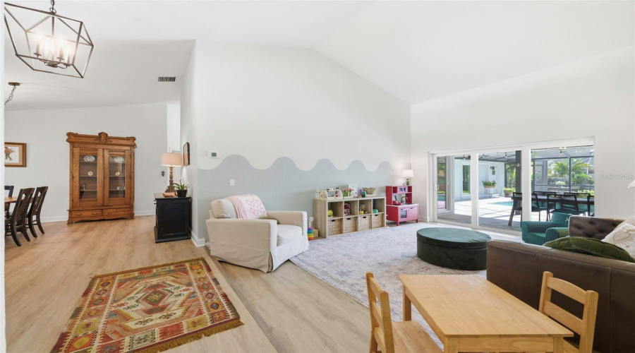 Clearwater, Florida 33761, 4 Bedroom Bedrooms, ,3 Bathroombathrooms,Residential,For Sale,Lake Shore,0,Mfra4702568