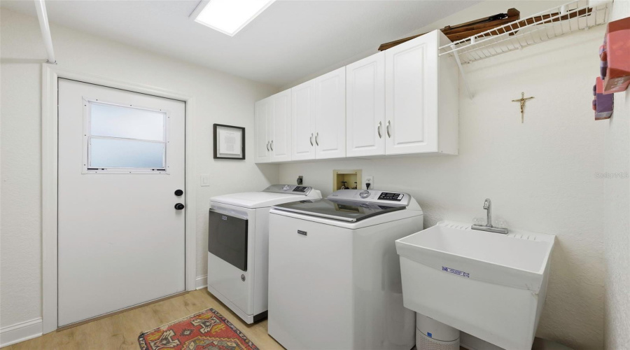 Clearwater, Florida 33761, 4 Bedroom Bedrooms, ,3 Bathroombathrooms,Residential,For Sale,Lake Shore,0,Mfra4702568