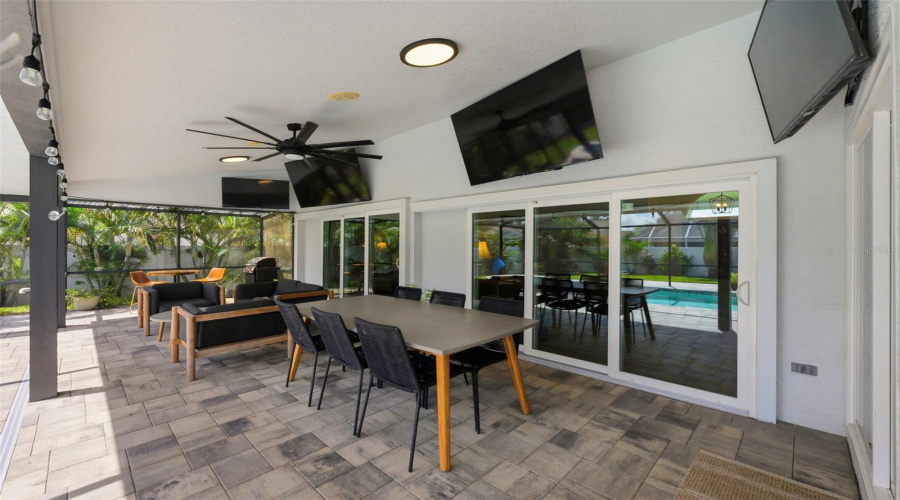 Clearwater, Florida 33761, 4 Bedroom Bedrooms, ,3 Bathroombathrooms,Residential,For Sale,Lake Shore,0,Mfra4702568