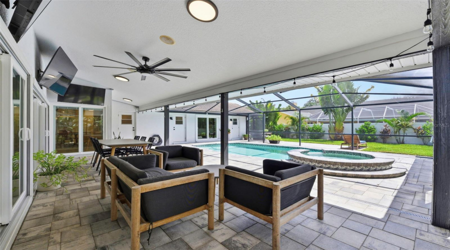 Clearwater, Florida 33761, 4 Bedroom Bedrooms, ,3 Bathroombathrooms,Residential,For Sale,Lake Shore,0,Mfra4702568