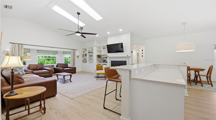 Clearwater, Florida 33761, 4 Bedroom Bedrooms, ,3 Bathroombathrooms,Residential,For Sale,Lake Shore,0,Mfra4702568