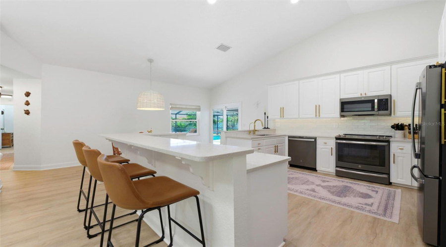 Clearwater, Florida 33761, 4 Bedroom Bedrooms, ,3 Bathroombathrooms,Residential,For Sale,Lake Shore,0,Mfra4702568