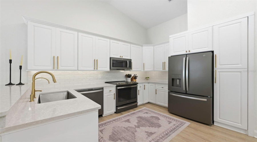 Clearwater, Florida 33761, 4 Bedroom Bedrooms, ,3 Bathroombathrooms,Residential,For Sale,Lake Shore,0,Mfra4702568