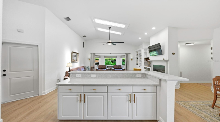 Clearwater, Florida 33761, 4 Bedroom Bedrooms, ,3 Bathroombathrooms,Residential,For Sale,Lake Shore,0,Mfra4702568