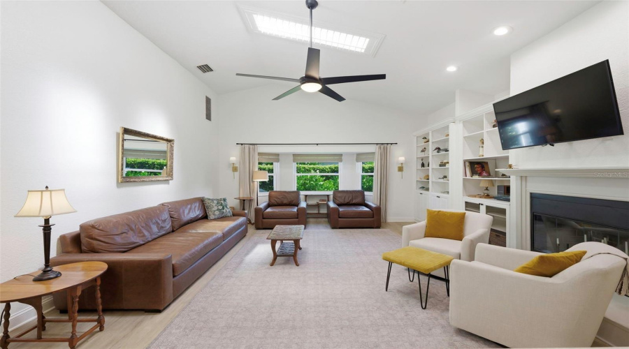 Clearwater, Florida 33761, 4 Bedroom Bedrooms, ,3 Bathroombathrooms,Residential,For Sale,Lake Shore,0,Mfra4702568